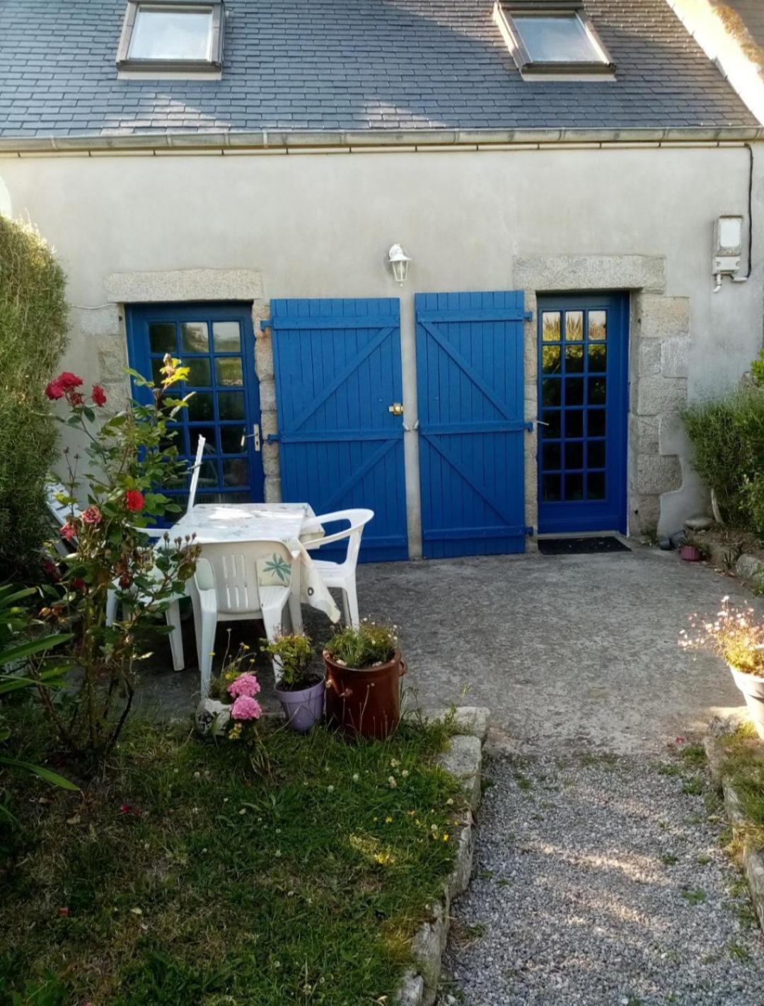 Sur L'ile De Batz Quartier Le Roch Ile de Batz